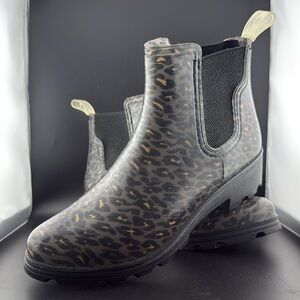Women’s Cheetah Rain boots